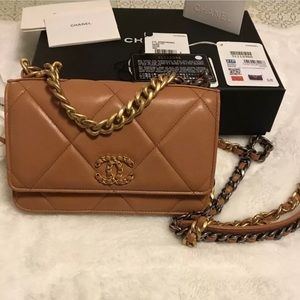 NWT Chanel 19 woc wallet on chain light brown